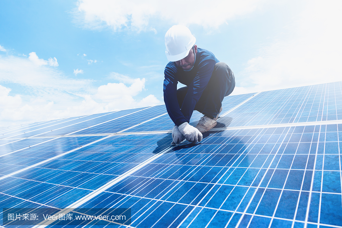 工程师团队负责太阳能发电厂太阳能电池板的更换,工程师和电工团队负责更换和安装太阳能电池板;电工组检查断板上的热点